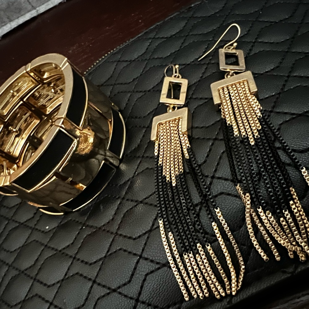Black and gold jewelry set